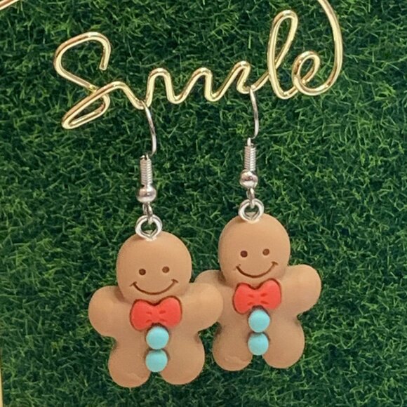 Gingerbread Man Earring, Christmas Earring, Holiday Earring, Funny Food Earring - Picture 3 of 5